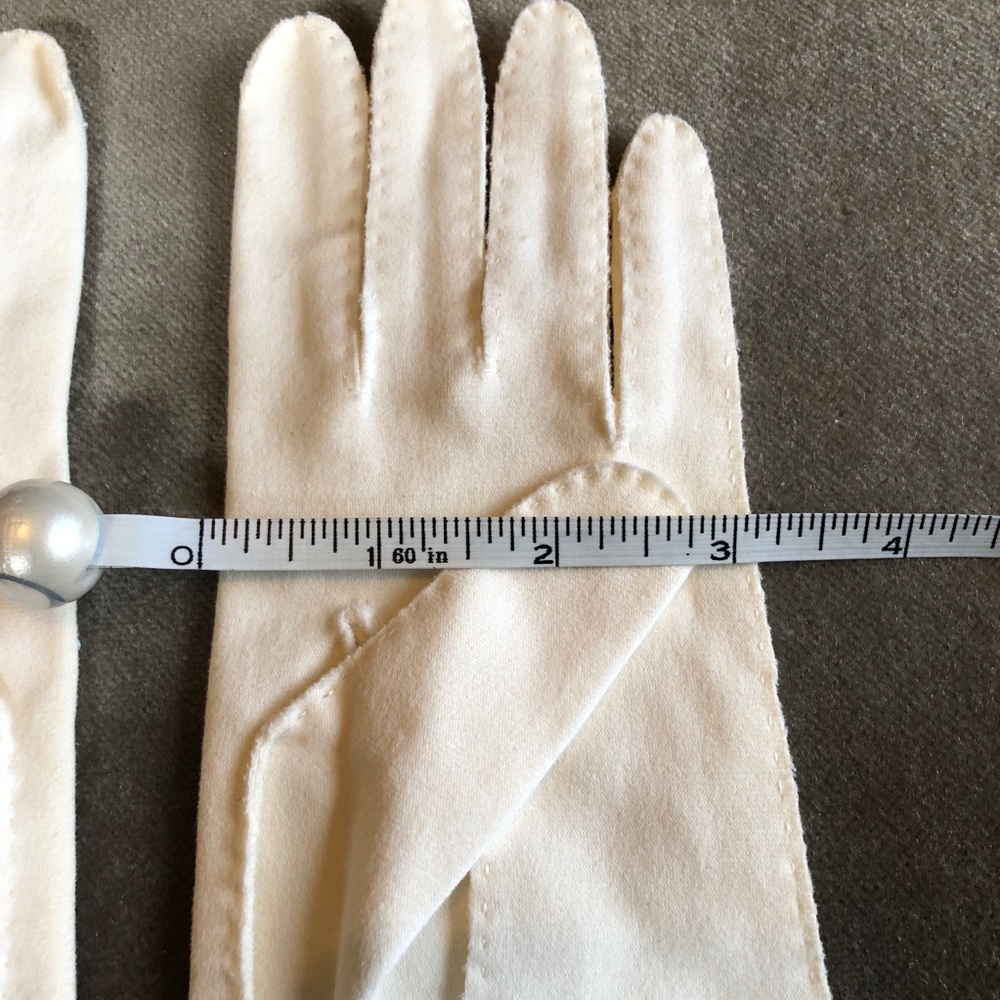 3 pairs Gorgeous vintage gloves: white beaded, white embroidered, brown leather - Picture 5 of 16